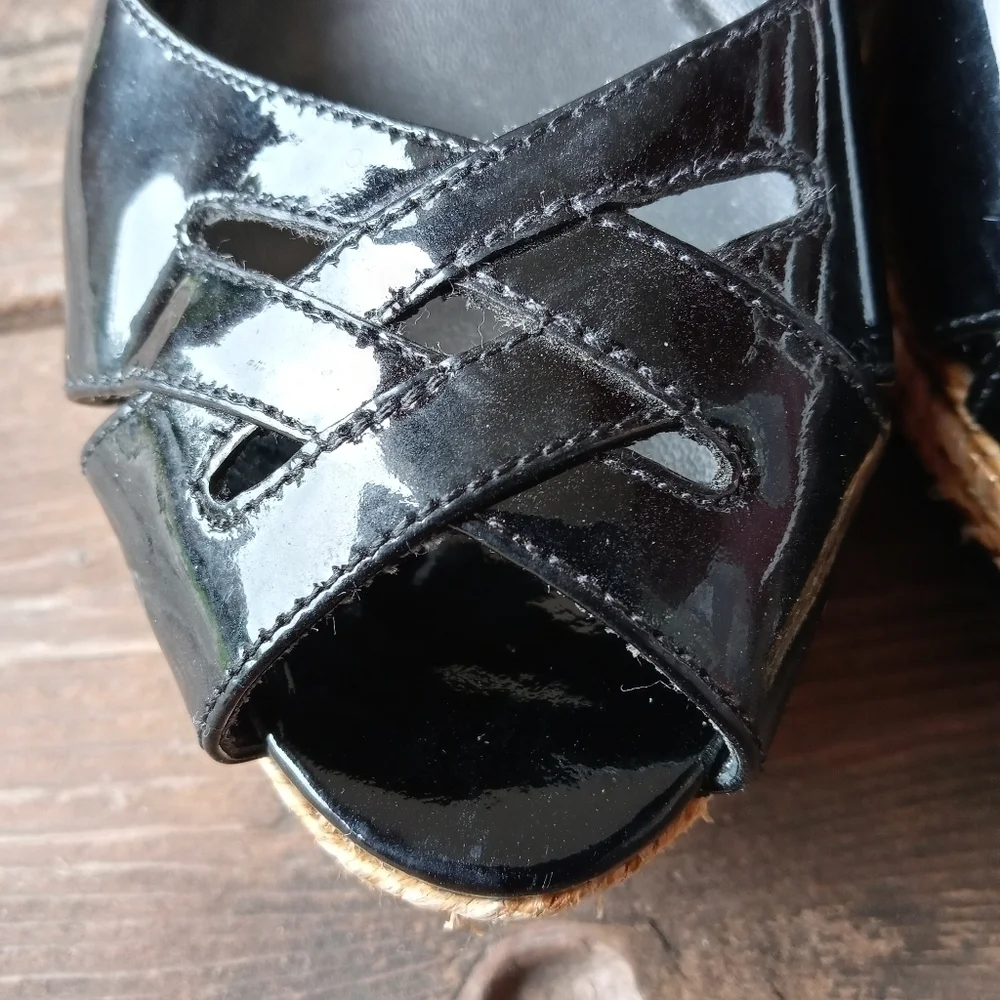 Stuart Weitzman women's black patent leather platf